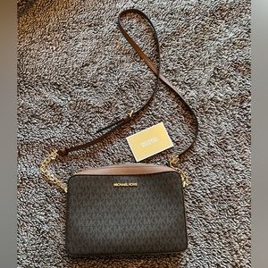 Michaels Kors Cross Body Bag